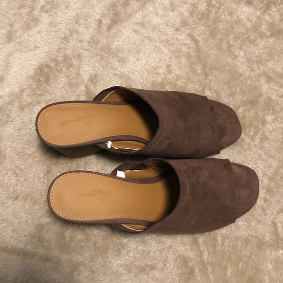 Universal Thread Mules - Picture 2 of 2